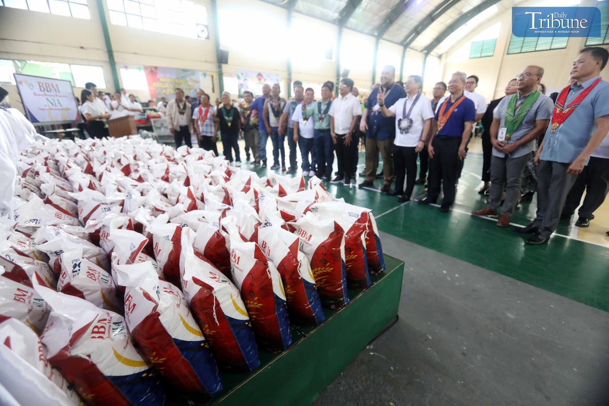(August 8 2024)………Eduardo Eddie Guillen, Administrator of the National Irrigation Administration (NIA), with Department of Agriculture USec. Christopher Morales checks out the stalls from different regions selling various products at the Kadiwa Market during the launch of the "Murang Bigas sa NIA @29 pesos" at the NIA Headquarters in Quezon City on Thursday August 8 2024. A project supports President Ferdinand Marcos Jr.'s goal of ensuring food security and boosting the country's economy.…………Photo/Analy Labor